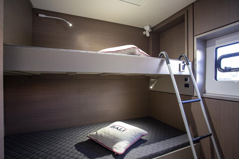 Book yachts online - catamaran - Bali 4.8 - Yemaya - rent