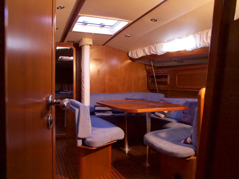Book yachts online - sailboat - Grand Soleil 43 - Blue Bite - rent