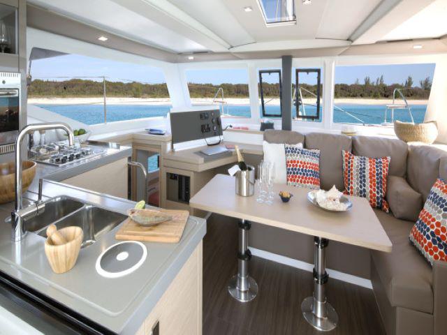 Book yachts online - catamaran - Lucia 40 - Brave Coquina - rent