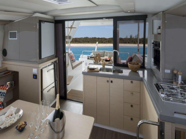 Book yachts online - catamaran - Lucia 40 - Brave Coquina - rent