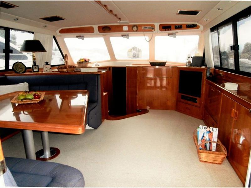 Book yachts online - motorboat - Riviera 48 Flybridge - MARINA - rent