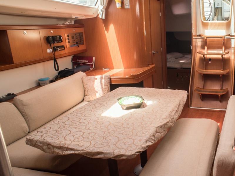 Book yachts online - sailboat - Oceanis 43 - MOJITO - rent