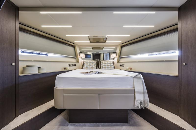 Book yachts online - motorboat - Numarine 62 - Journey - rent