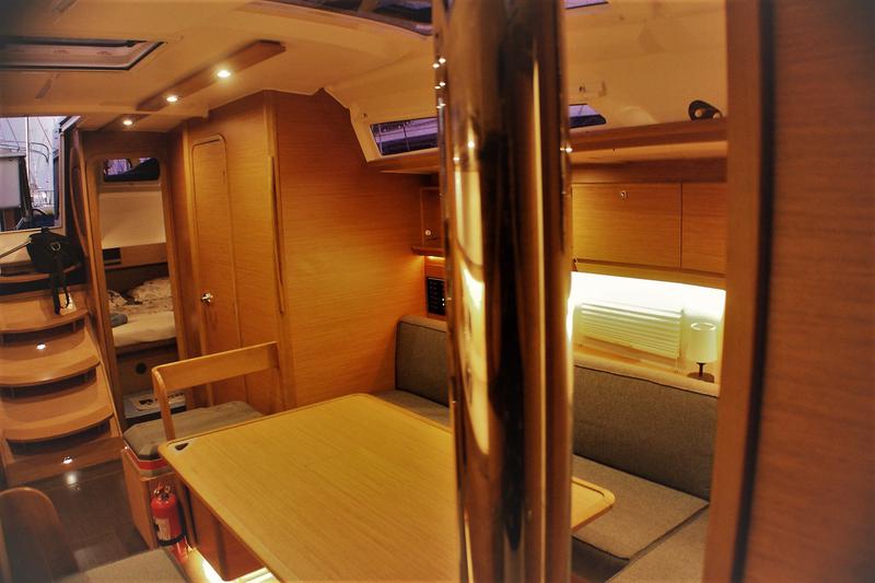 Book yachts online - sailboat - Dufour 430 Grand Large - Isabella - rent