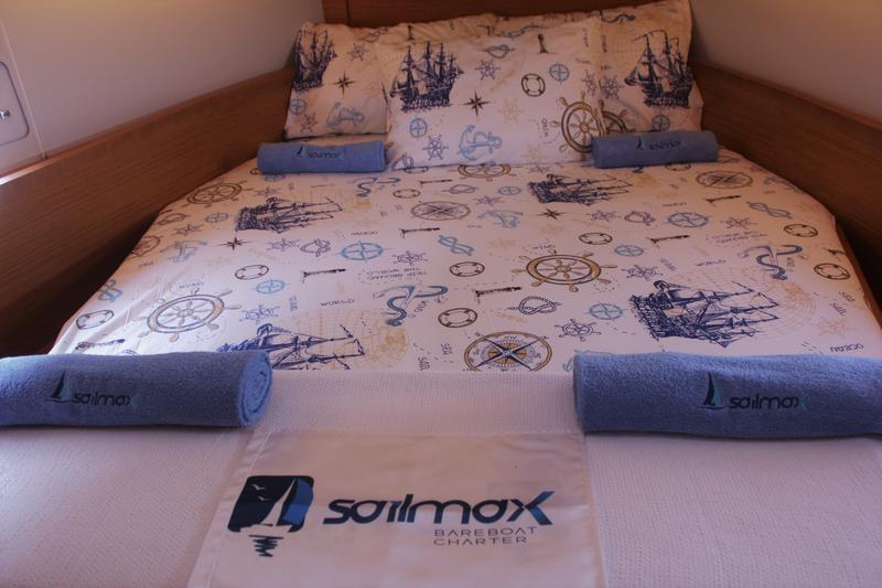 Book yachts online - sailboat - Dufour 430 Grand Large - Isabella - rent