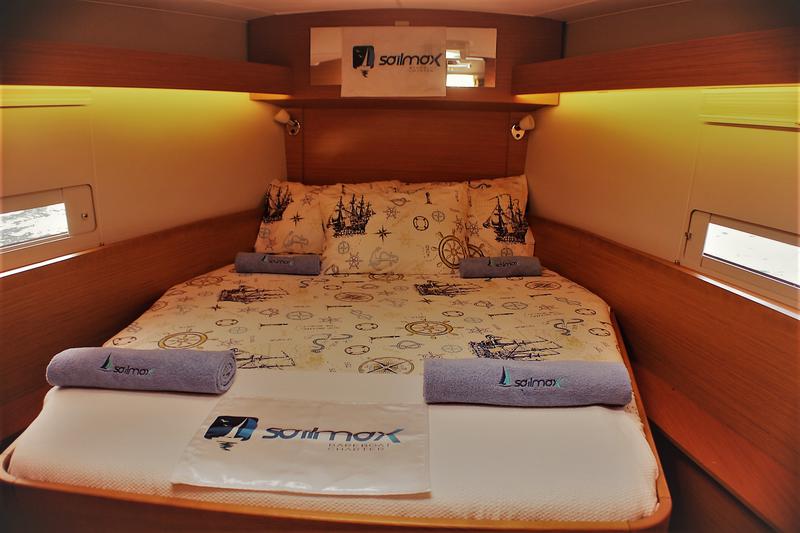 Book yachts online - sailboat - Dufour 430 Grand Large - Isabella - rent