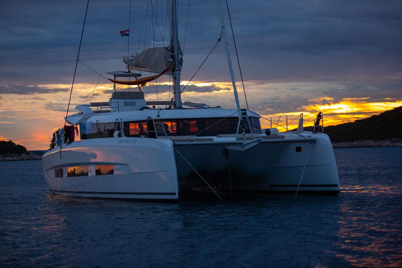 Book yachts online - catamaran - Dufour Catamaran 48 - DREAMLAND - rent