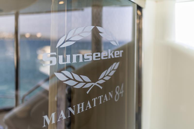 Book yachts online - motorboat - Sunseeker Manhattan 84 - SKYWATER - rent