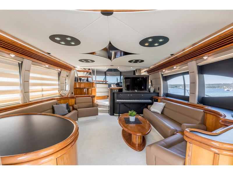 Book yachts online - motorboat - Sunseeker Manhattan 84 - SKYWATER - rent