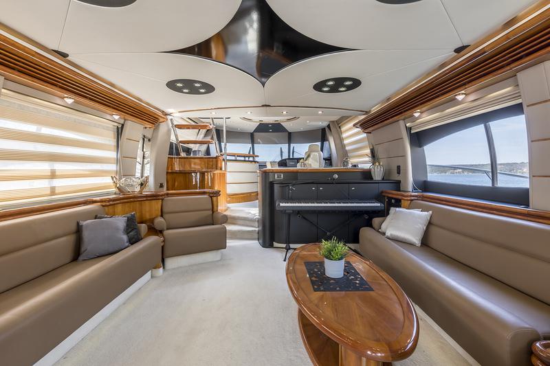 Book yachts online - motorboat - Sunseeker Manhattan 84 - SKYWATER - rent