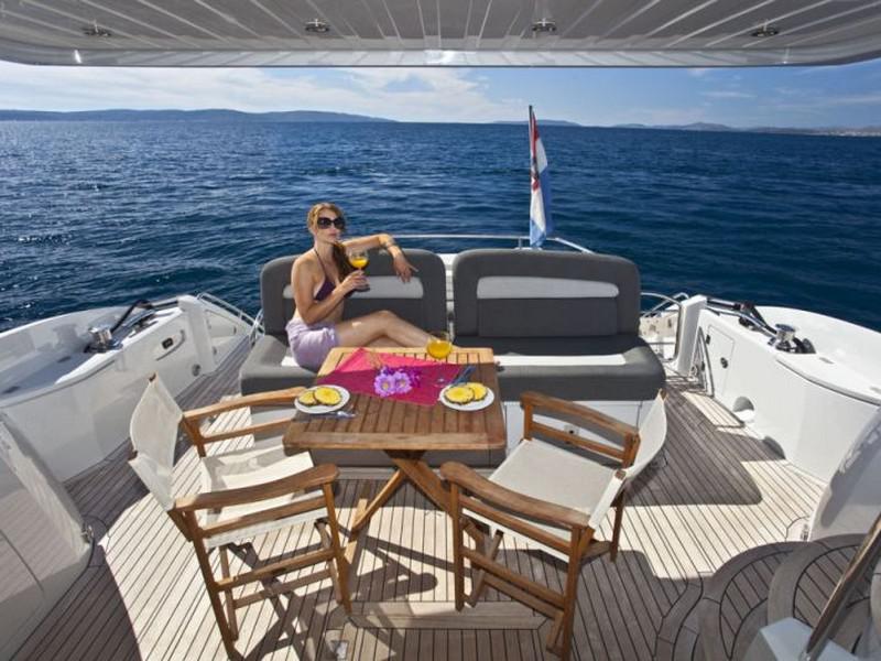 Book yachts online - motorboat - Sunseeker Manhattan 52 - NIMADO - rent