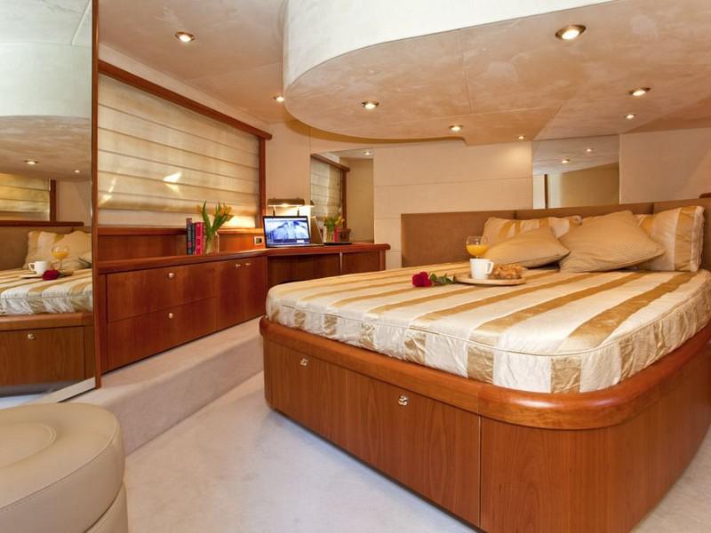 Book yachts online - motorboat - Sunseeker Manhattan 52 - NIMADO - rent