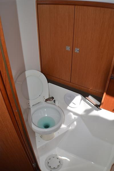 Book yachts online - sailboat - Bavaria 37 Cruiser - Hana - rent