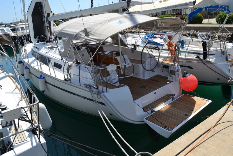 Book yachts online - sailboat - Bavaria 37 Cruiser - Hana - rent