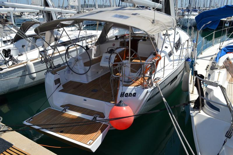 Book yachts online - sailboat - Bavaria 37 Cruiser - Hana - rent