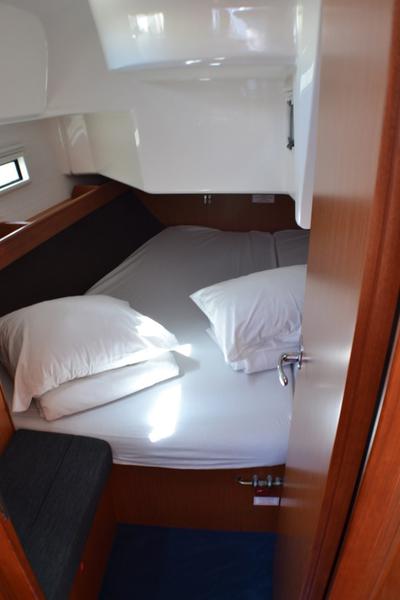 Book yachts online - sailboat - Bavaria 37 Cruiser - Hana - rent