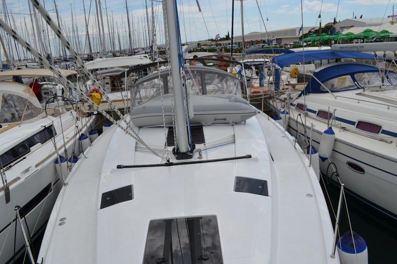Book yachts online - sailboat - Hanse 415 - Vega - rent