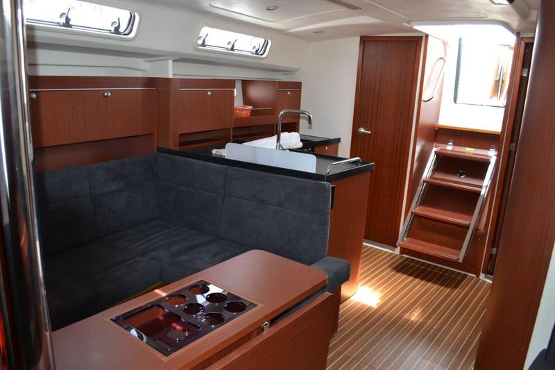 Book yachts online - sailboat - Hanse 415 - Vega - rent