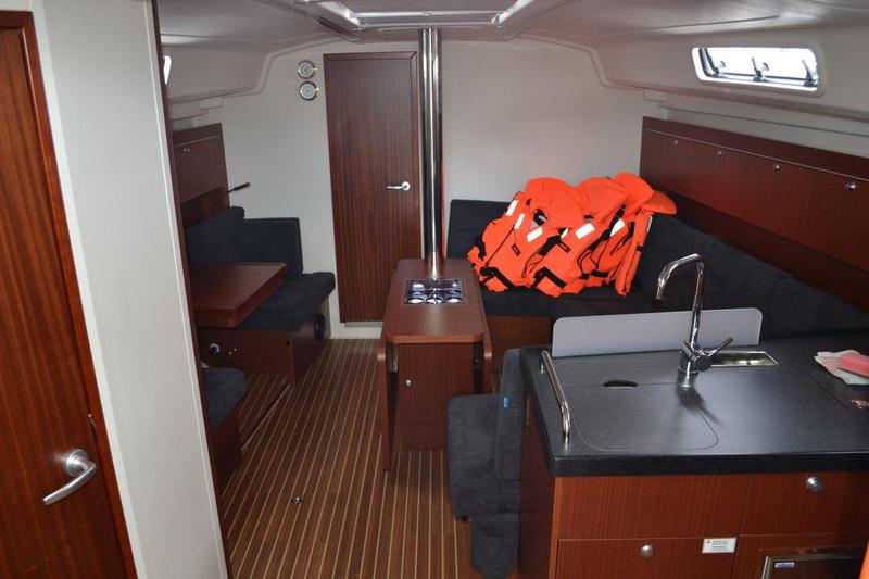 Book yachts online - sailboat - Hanse 415 - Vega - rent