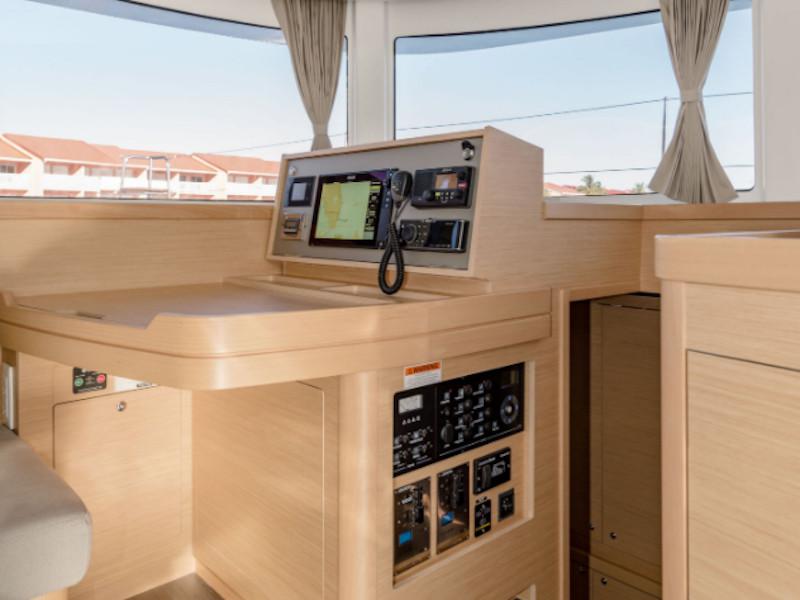 Book yachts online - catamaran - Lagoon 42 - NERA (AC in salon + generator) - rent