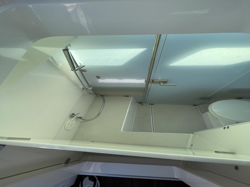 Book yachts online - motorboat - Axopar 37 XC Cross Cabin - KOSI - rent