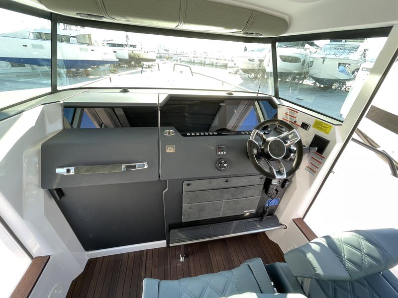 Book yachts online - motorboat - Axopar 37 XC Cross Cabin - KOSI - rent