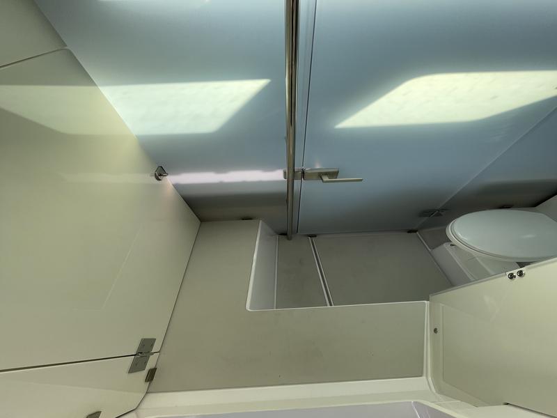 Book yachts online - motorboat - Axopar 37 XC Cross Cabin - KOSI - rent