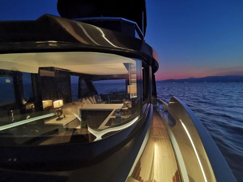 Book yachts online - motorboat - Explorer 62 - Explorer 62 - rent