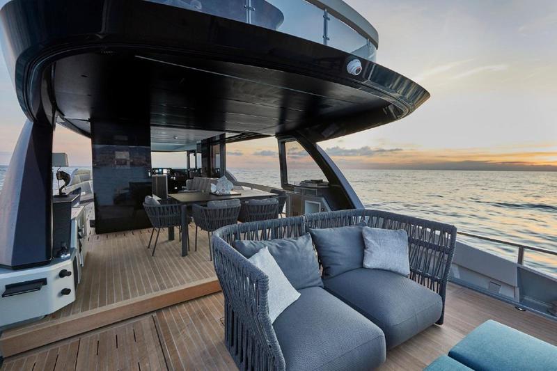 Book yachts online - motorboat - Explorer 62 - Explorer 62 - rent