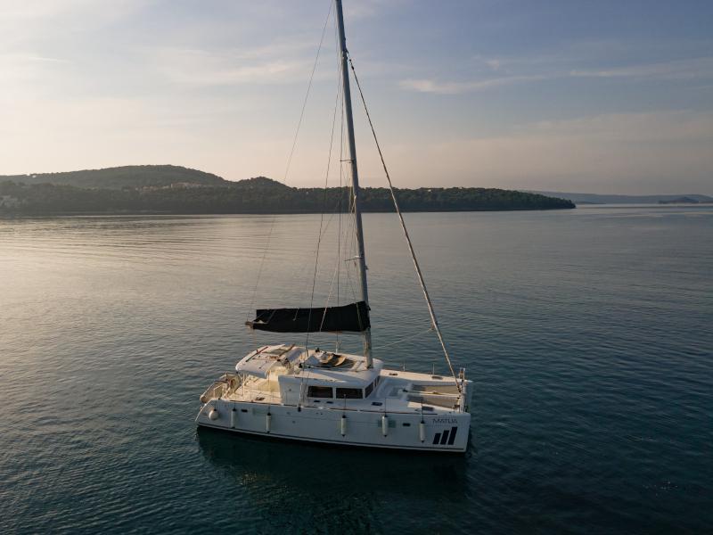 Book yachts online - catamaran - Lagoon 450 Fly - MATIJA (AC in Salon and cabin + generator) - rent