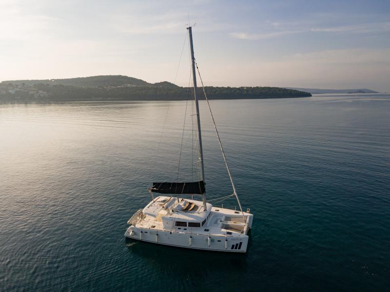 Book yachts online - catamaran - Lagoon 450 Fly - MATIJA (AC in Salon and cabin + generator) - rent
