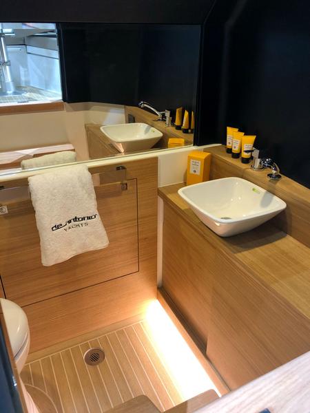 Book yachts online - motorboat - De Antonio D28 Open - LUI - rent