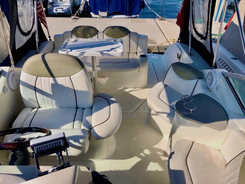 Book yachts online - motorboat - Sea Ray Sundancer 240 - Sea Ray Sundancer 240 - rent