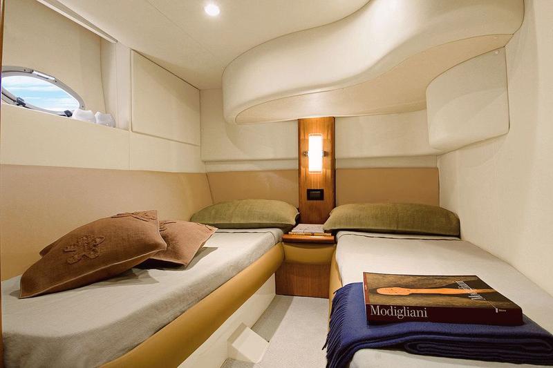 Book yachts online - motorboat - Azimut 42 E - Azimut 42 EL - rent