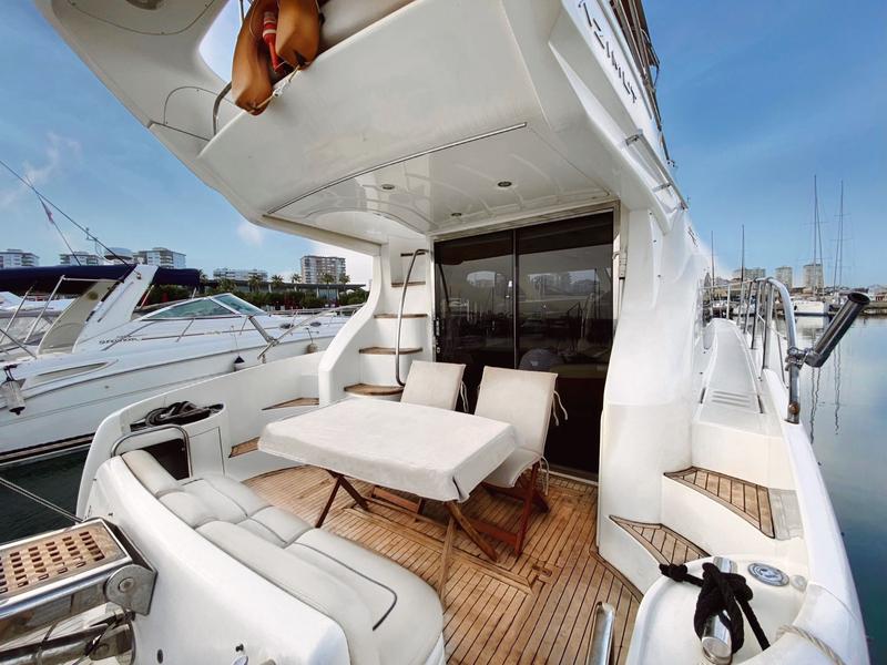 Book yachts online - motorboat - Azimut 42 E - Azimut 42 EL - rent