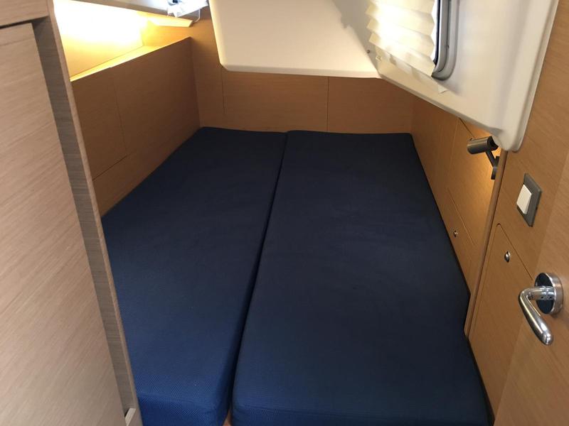 Book yachts online - sailboat - Sun Odyssey 410 - Intrepida - rent