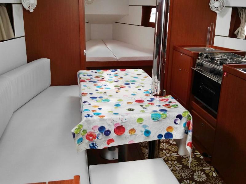 Book yachts online - sailboat - Oceanis 35 - Guapa - rent