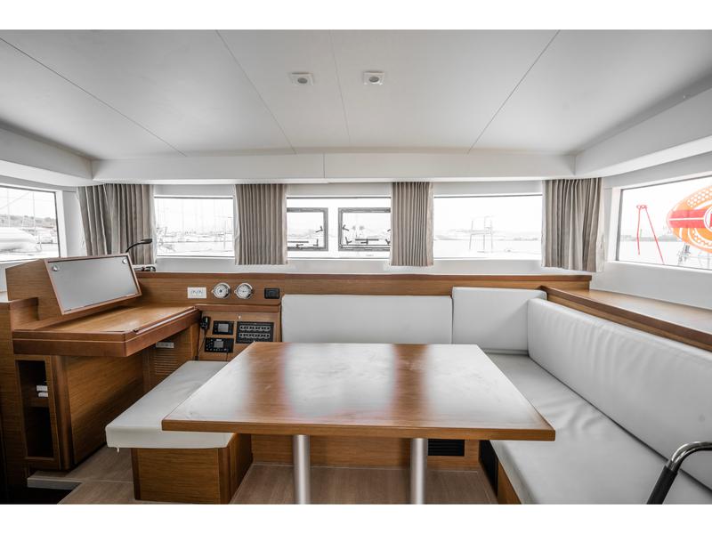 Book yachts online - catamaran - Lagoon 40 - MARY GRACE - rent