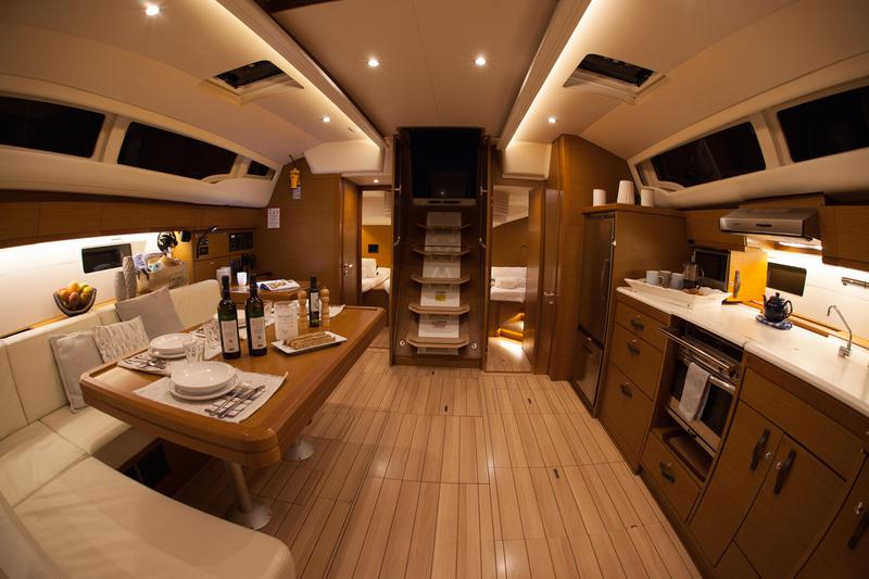 Book yachts online - sailboat - Jeanneau 54 - CELENA IV - rent