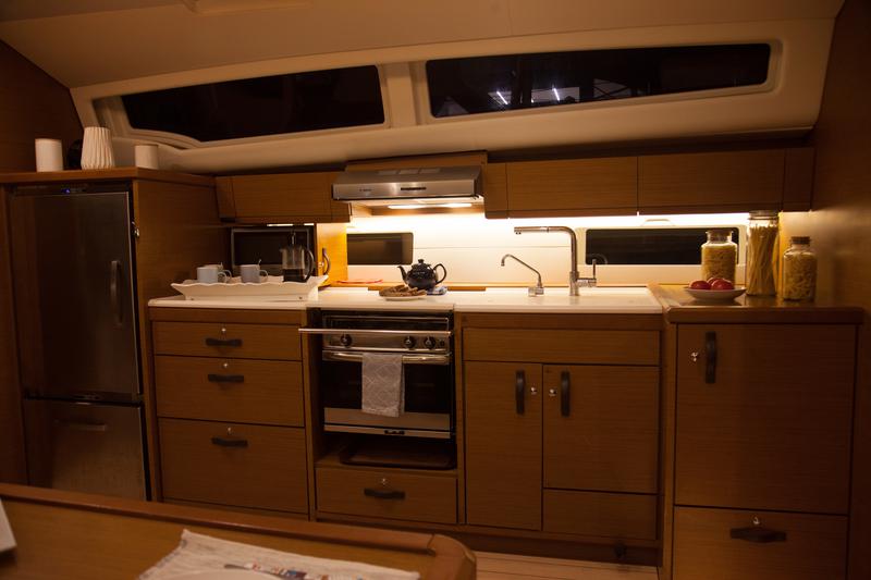 Book yachts online - sailboat - Jeanneau 54 - CELENA IV - rent