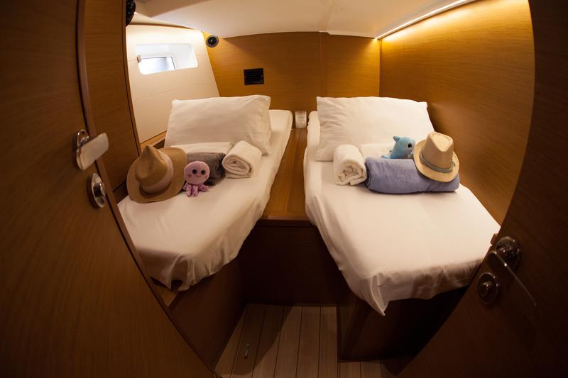 Book yachts online - sailboat - Jeanneau 54 - CELENA IV - rent