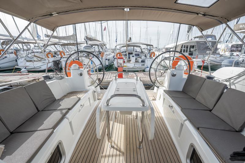 Book yachts online - sailboat - Jeanneau 54 - CELENA IV - rent