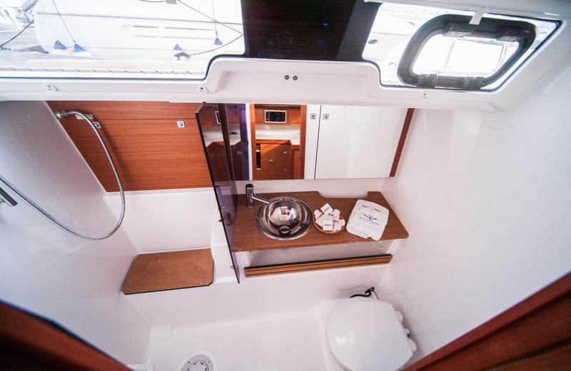 Book yachts online - sailboat - Dufour 412 Grand Large - Jasiequ (blue hull) - rent