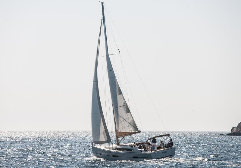 Book yachts online - sailboat - Dufour 412 Grand Large - Jasiequ (blue hull) - rent