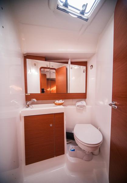 Book yachts online - sailboat - Dufour 412 Grand Large - Jasiequ (blue hull) - rent