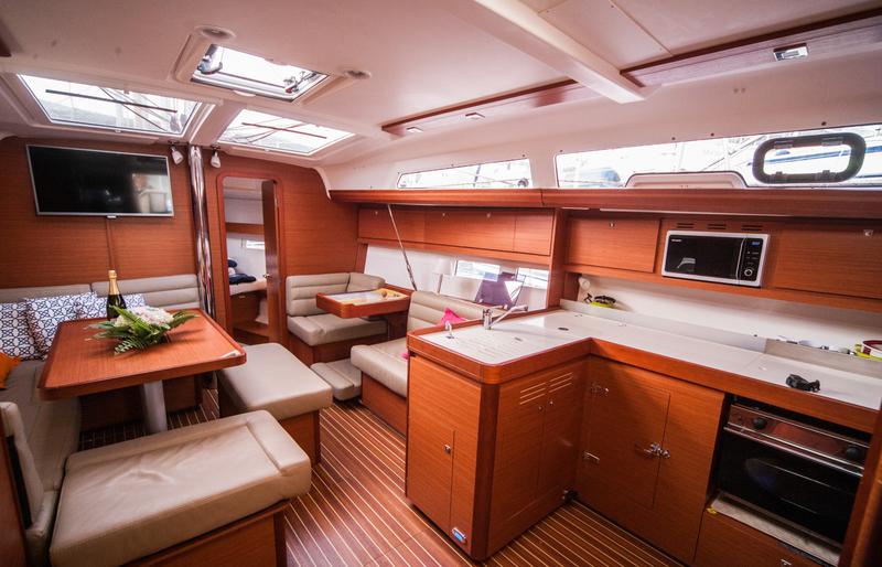 Book yachts online - sailboat - Dufour 412 Grand Large - Jasiequ (blue hull) - rent