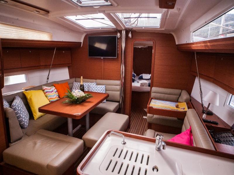 Book yachts online - sailboat - Dufour 412 Grand Large - Jasiequ (blue hull) - rent