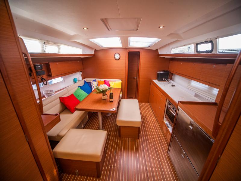 Book yachts online - sailboat - Dufour 460 Grand Large - NOSTROMO (aircondition, generator, blue hull) - rent