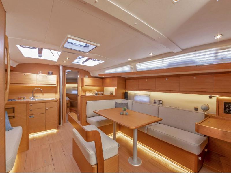 Book yachts online - sailboat - Dufour 430 Grand Large - Akira - rent