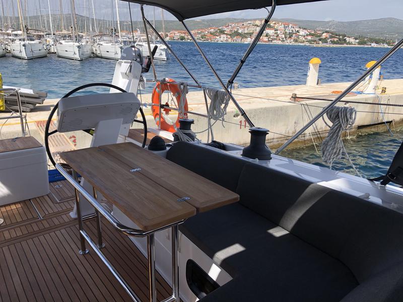 Book yachts online - sailboat - Hanse 508 - Lady Aga - rent